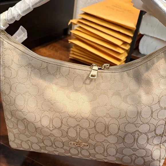 NWT Coach F58284 Chalk Signature Jacquard Hobo with Gold Hardware -white strap - Picture 8 of 8
